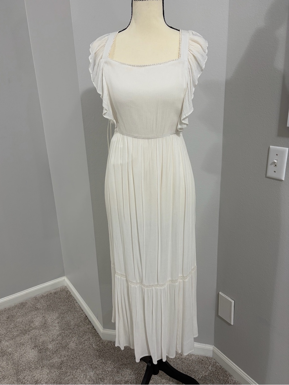 White Maxi Dress with Ruffle Shoulders NWT Sz M